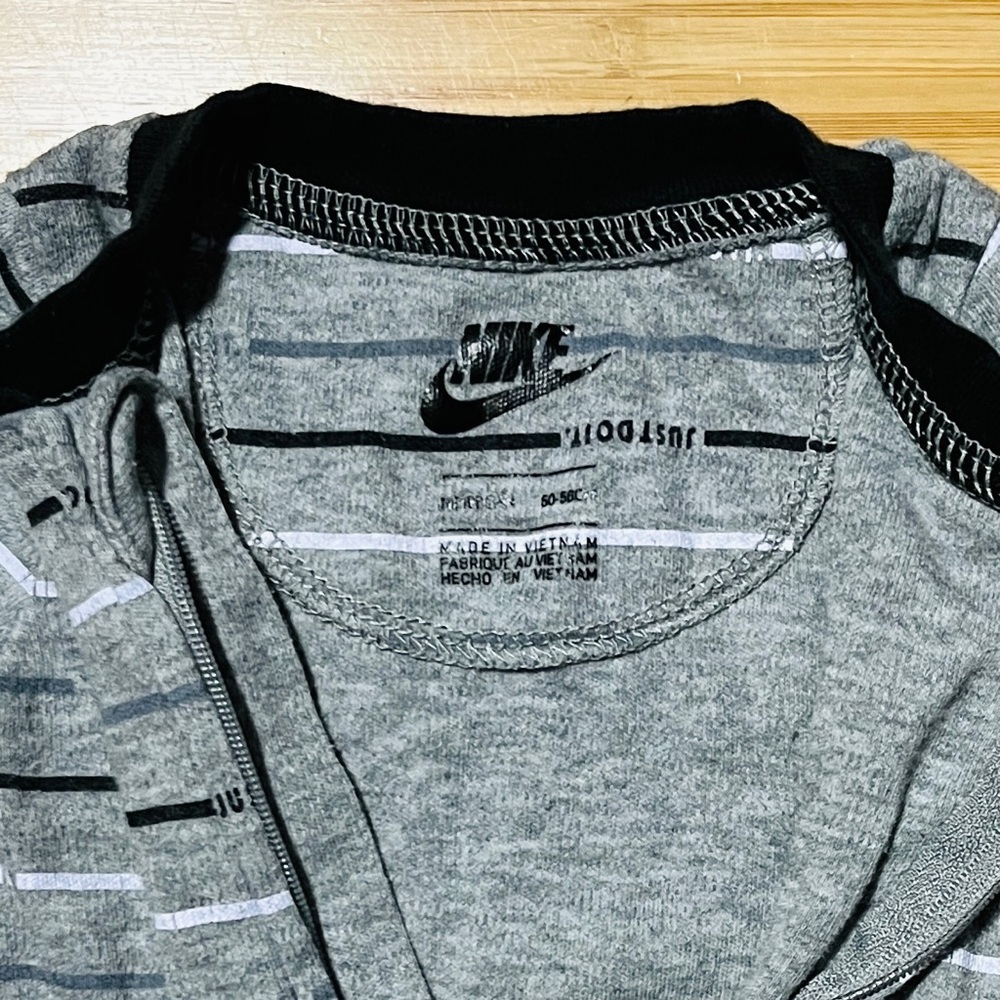2 Piece Nike Newborn Zipper Footies - Picture 4 of 8